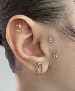 Taşlı Zincir Detaylı Sallanıtılı Titanyum Hidden Helix Piercing