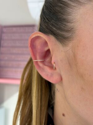 Tam Tur Taşlı Conch Halka Gold Piercing