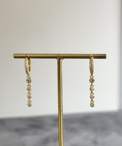 4 Taşlı Sallantılı Küpe